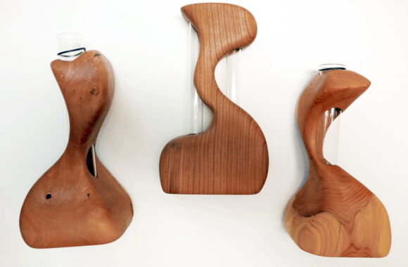 Vasen aus Holz mit Glaseinsatz - handgefertigt title=